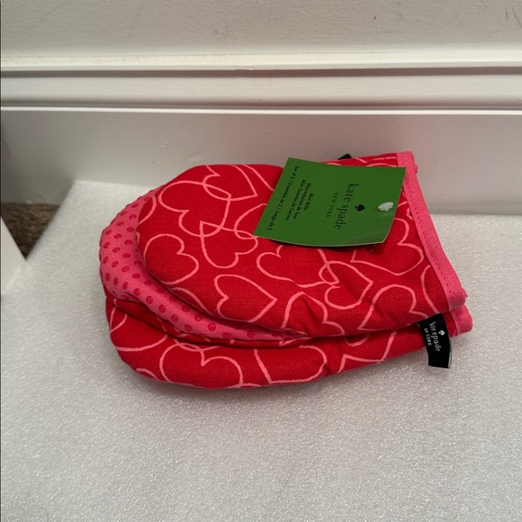 Kate Spade heart oven mitts set of 2 NWT - Picture 2 of 4